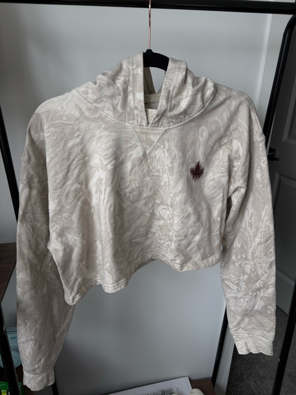 lululemon athletica Cropped Marble-Print Hoodie in Beige